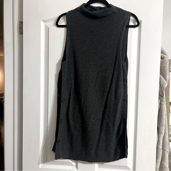 3/$25 ✨ Reitmans sleeveless tunic - Picture 1 of 3